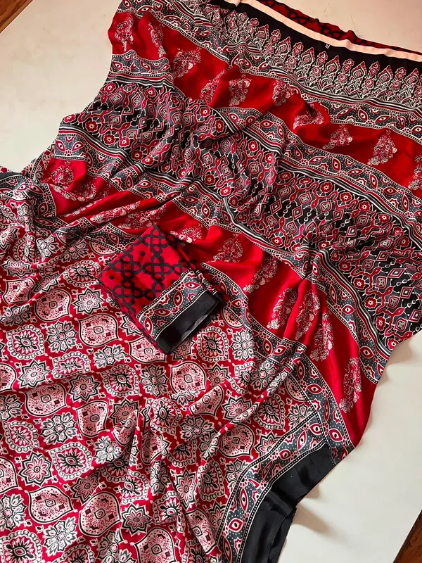 Multicolor_Crepe_Printed_And_Blocked_Printed_And_Solid/Plain_And_Floral_Print_Saree_For_Women