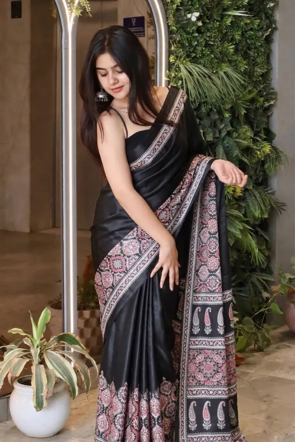 Black_Crepe_Printed_Saree_For_Women