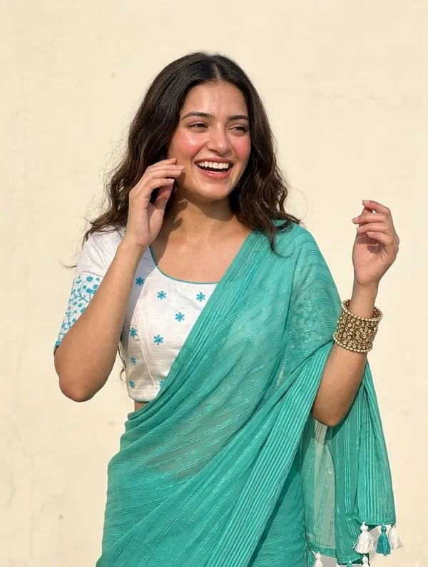 Tranding_Bollywood_Georgette_Saree_With_Printed_Blouse