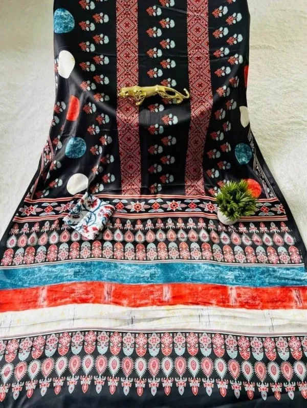 Black_Crepe_Printed_And_Floral_Print_And_Geometric_Print_Saree_For_Women