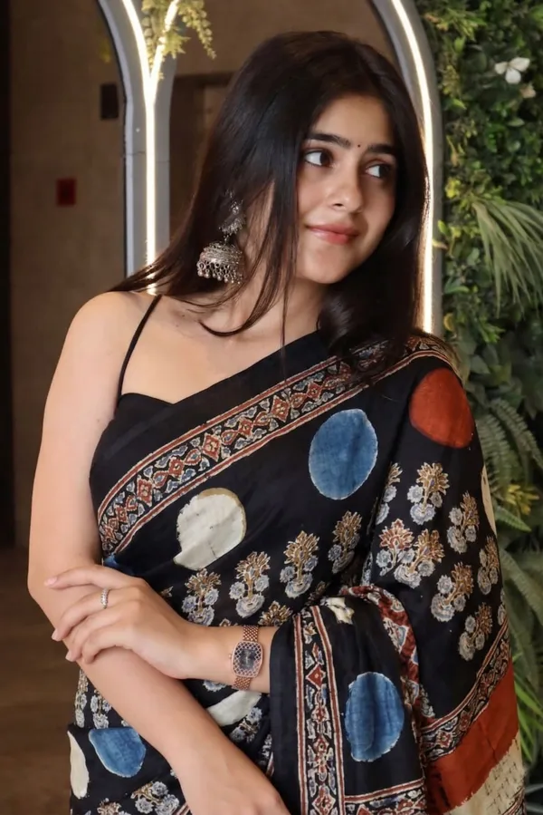 Black_Crepe_Printed_And_Tie-Dye_And_Self_Design_And_Digital_Print_Saree_For_Women