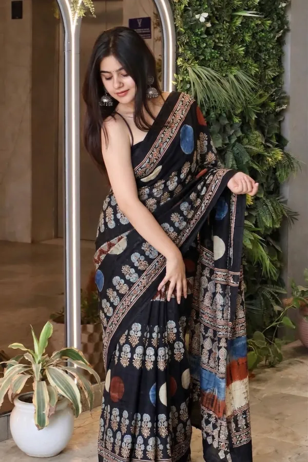 Black_Crepe_Printed_And_Tie-Dye_And_Self_Design_And_Digital_Print_Saree_For_Women