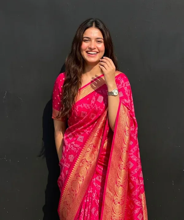 Striped,_Woven_Assam_Silk_Cotton_Blend_Saree_(Pink)