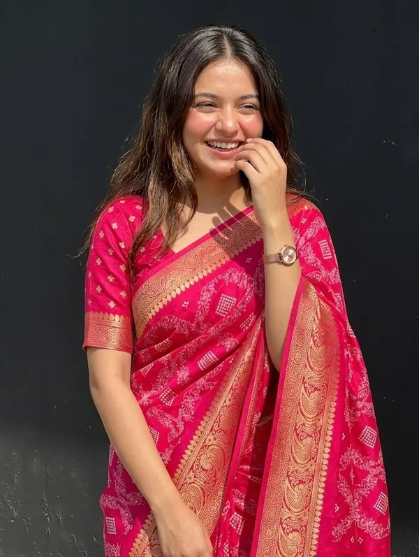 Striped,_Woven_Assam_Silk_Cotton_Blend_Saree_(Pink)