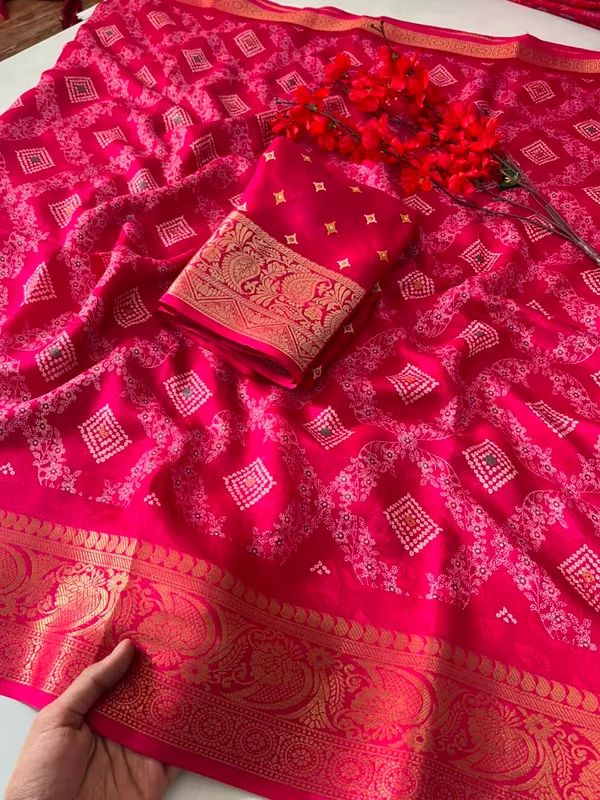 Striped,_Woven_Assam_Silk_Cotton_Blend_Saree_(Pink)