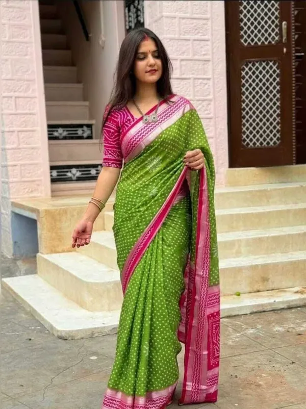 Green_Chiffon_Self_Design_And_Printed_And_Woven_Saree_For_Women
