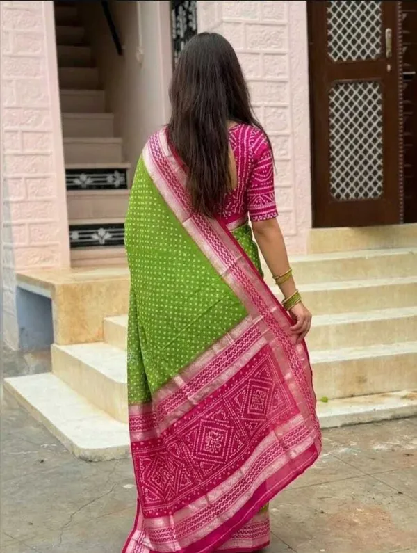 Green_Chiffon_Self_Design_And_Printed_And_Woven_Saree_For_Women
