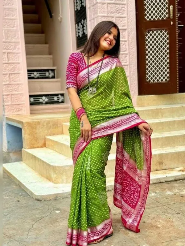 Green_Chiffon_Self_Design_And_Printed_And_Woven_Saree_For_Women