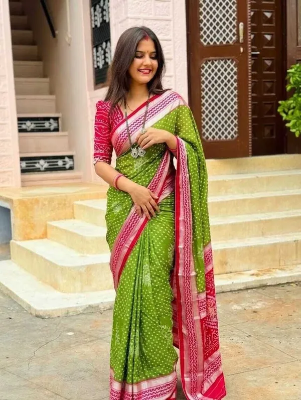 Green_Chiffon_Self_Design_And_Printed_And_Woven_Saree_For_Women
