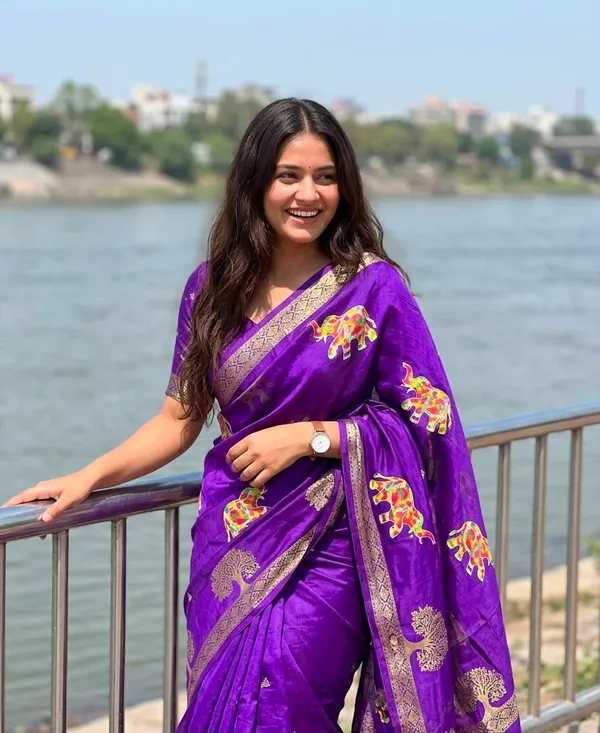 Animal_Print,_Floral_Print,_Printed,_Woven_Bollywood_Jacquard_Saree_(Purple)