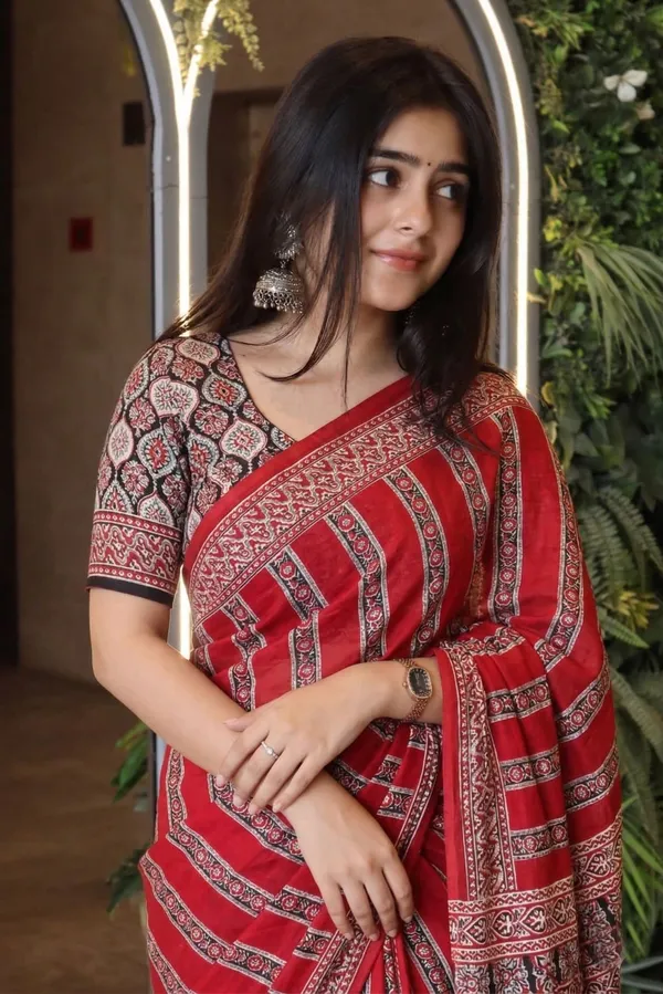 Red_Crepe_Printed_Saree_For_Women