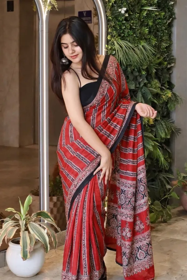 Red_Crepe_Printed_Saree_For_Women