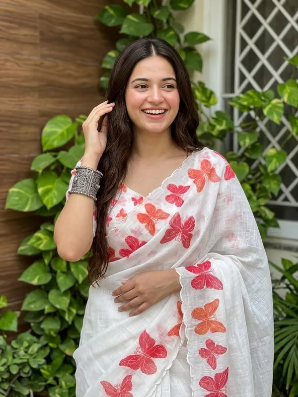 Printed,_Floral_Print_Ikkat_Linen_Saree_(White)