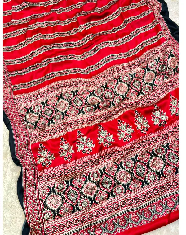 Printed_Bollywood_Crepe_Saree_(Black)