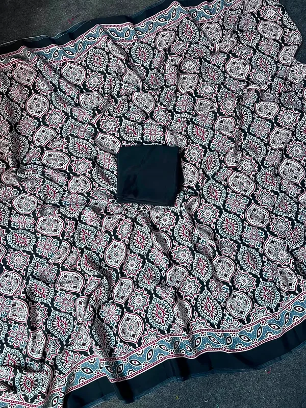 Printed,_Blocked_Printed,_Floral_Print_Crepe_Silk_Saree_(Black)