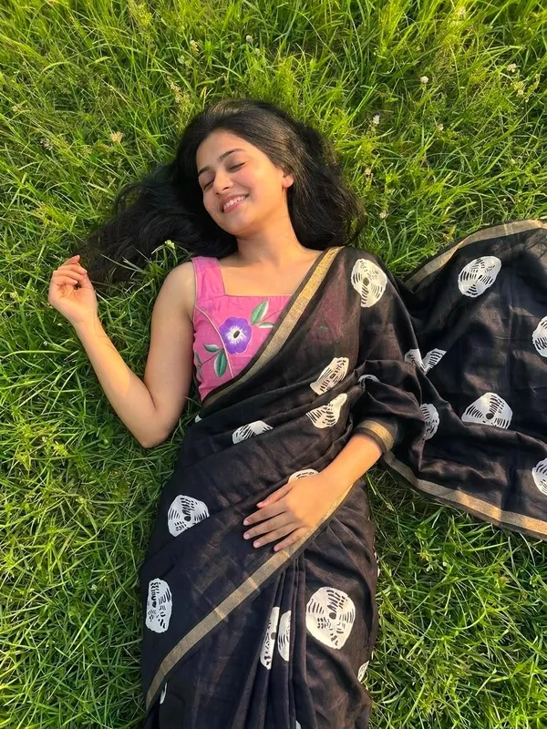 Floral_Print_Daily_Wear_Cotton_Silk_Saree_With_Contrast_Blouse_and_Printed_Pallu