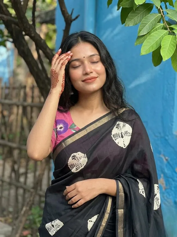 Floral_Print_Daily_Wear_Cotton_Silk_Saree_With_Contrast_Blouse_and_Printed_Pallu