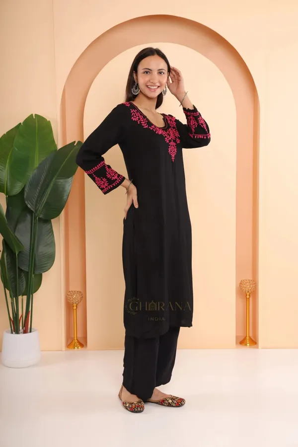 Ishq_Modal_2_Pc_Black_Chikankari_Kurta_Set_In_Pink_Thread