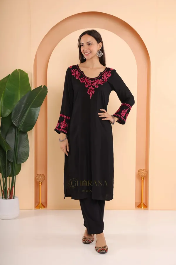Ishq_Modal_2_Pc_Black_Chikankari_Kurta_Set_In_Pink_Thread