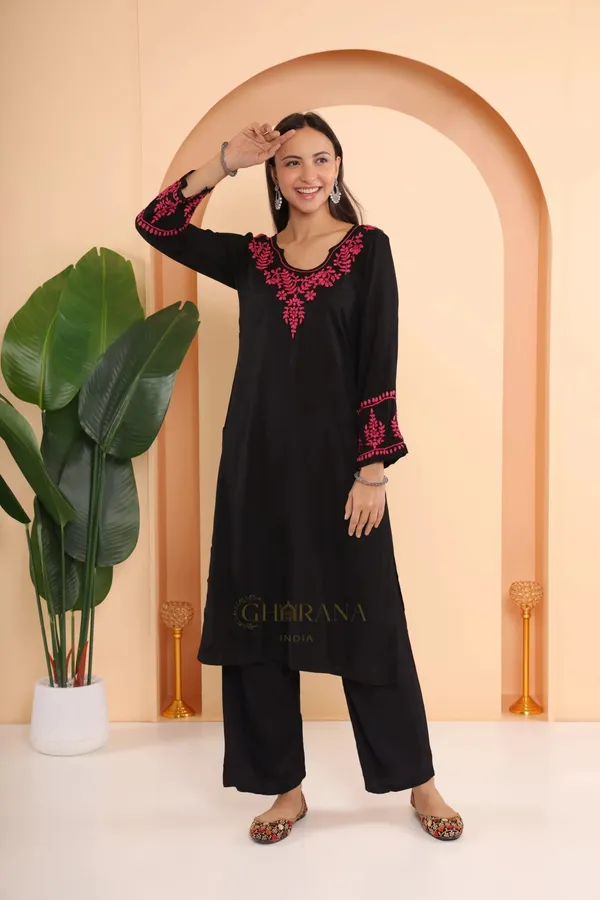 Ishq_Modal_2_Pc_Black_Chikankari_Kurta_Set_In_Pink_Thread