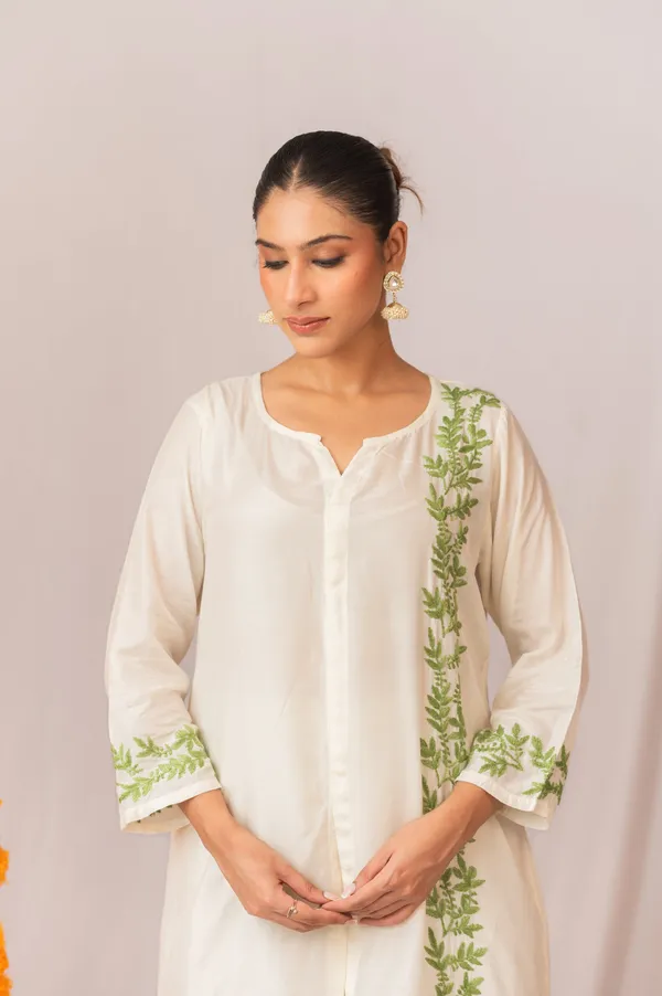 Sahiba_Pure_Muslin_Short_Chikankari_Kurta