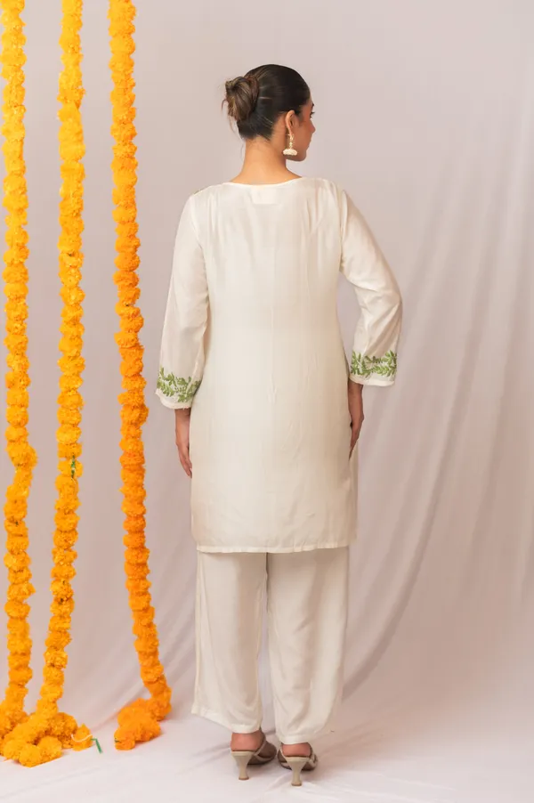 Sahiba_Pure_Muslin_Short_Chikankari_Kurta