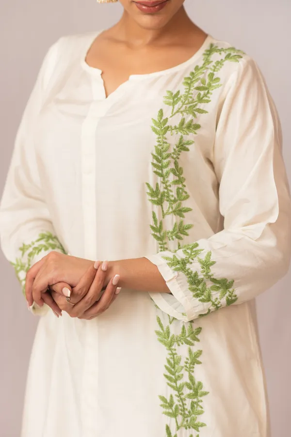 Sahiba_Pure_Muslin_Short_Chikankari_Kurta