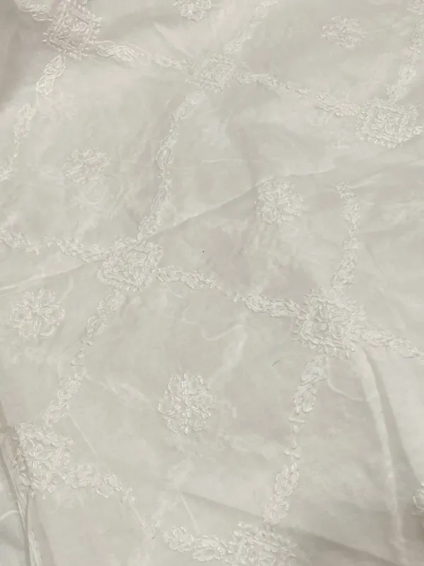 Mul_Cotton_Chikankari_Dupatta_White