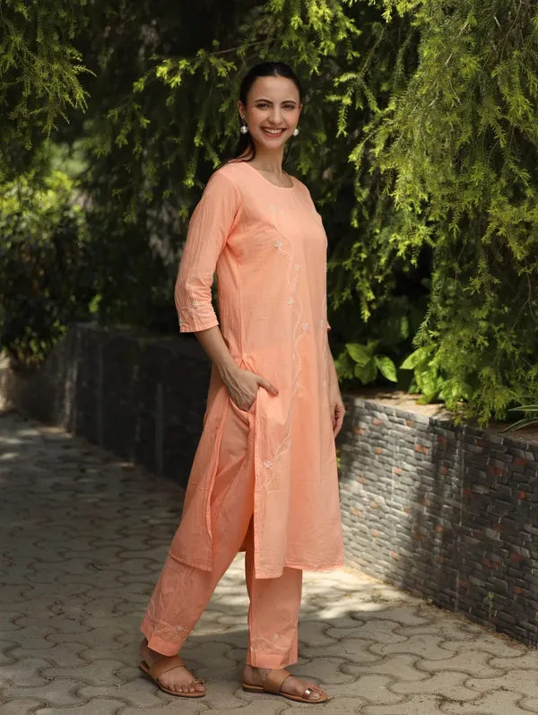 Heer_Mul_Cotton_2_Pc_Peach_Chikankari_Kurta_Set