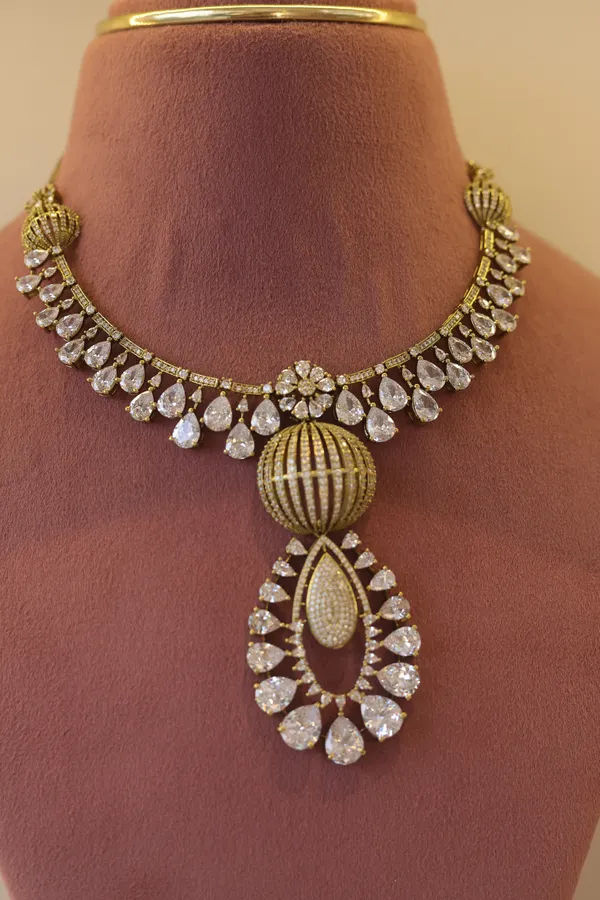 Gold_Tone_Kundan_Style_Jewellery_Set_for_Women