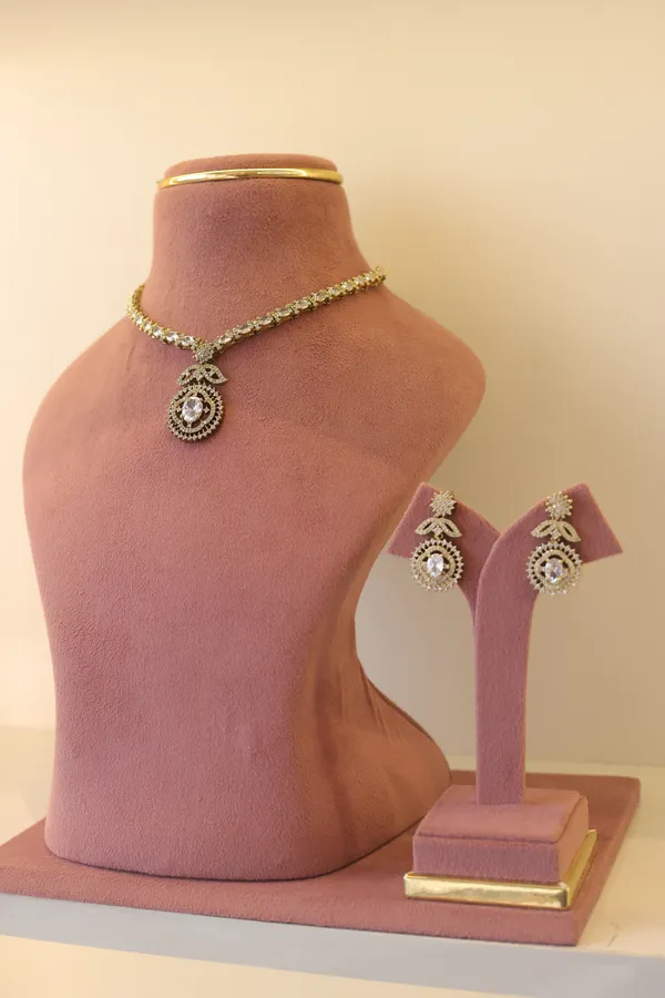 Gold_Tone_Necklace_And_Earrings_Set_for_Women
