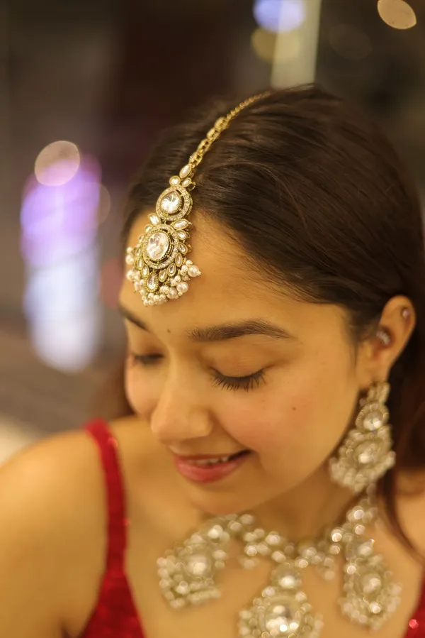 Gold-Tone_Kundan_Jewellery_Set_With_Maang_Tikka_For_Women