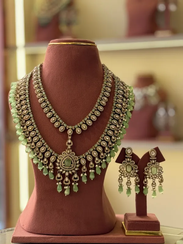 Green_Traditional_Necklace_Set_for_Women