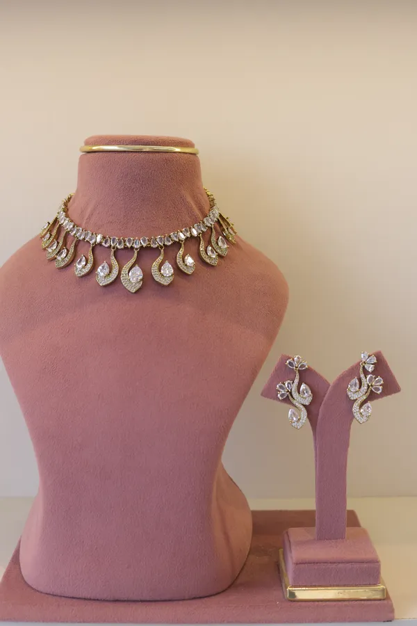 Gold_Tone_Crystal_Leaf_Necklace_Set