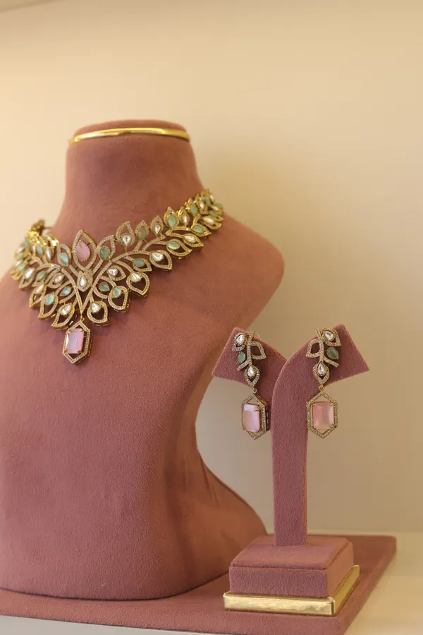 Gold_Tone_Floral_Stone_Jewellery_Set_for_Women