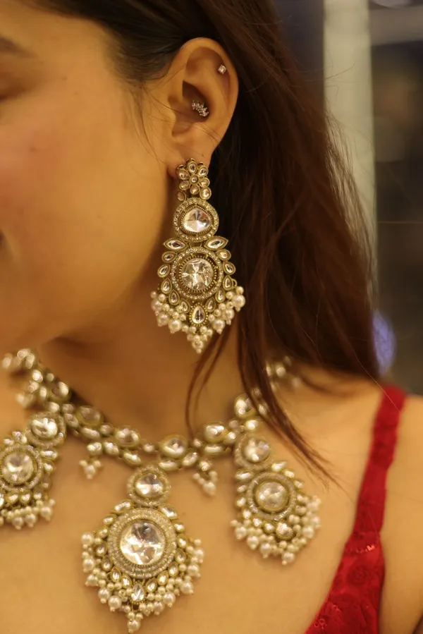 Gold-Tone_Kundan_Jewellery_Set_With_Maang_Tikka_For_Women