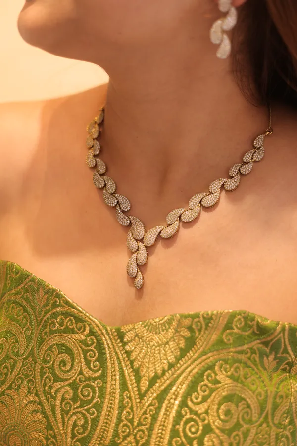 Leaf_Design_Necklace_And_Earrings_Set_for_Women