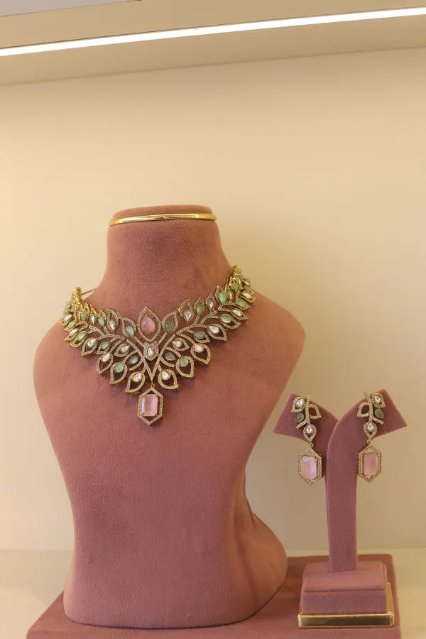 Gold_Tone_Floral_Stone_Jewellery_Set_for_Women