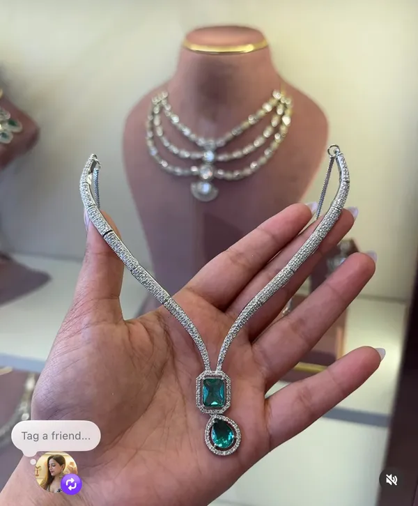 Silver_Tone_Green_Stone_Pendant_Necklace_for_Women_with_earrings