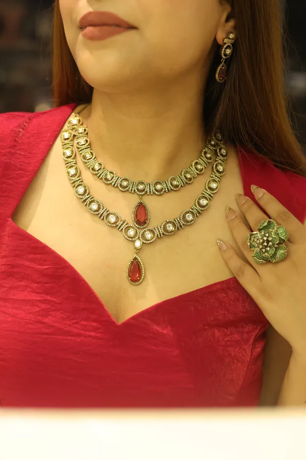 Gold_Tone_Kundan_Necklace_Set_for_Women