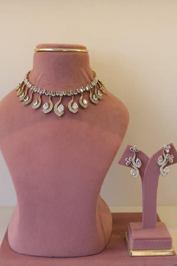 Gold_Tone_Crystal_Leaf_Necklace_Set