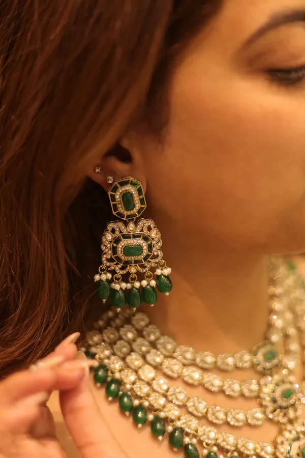 Green_Stone_Layered_Necklace_Set_for_Women