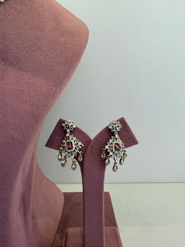 handcrafted_Necklace_Set_for_Women