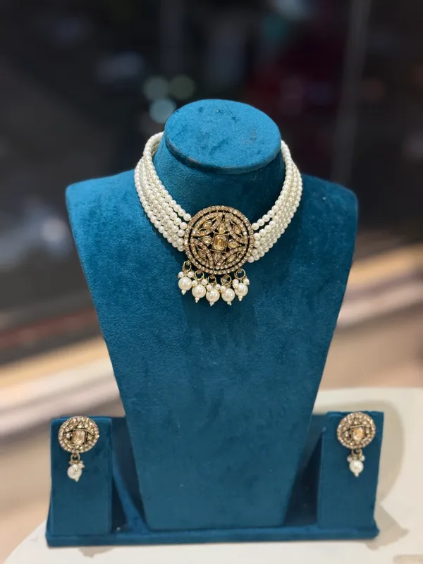 Gold_Tone_Pearl_Necklace_Set_for_Women