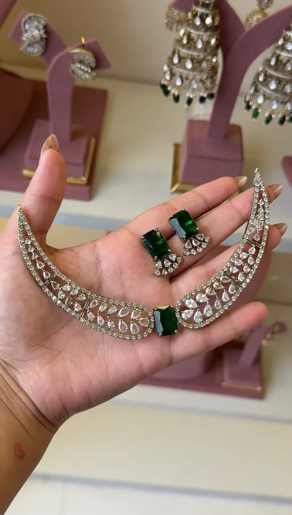 Green_Stone_Statement_Jewellery_Set_for_Women