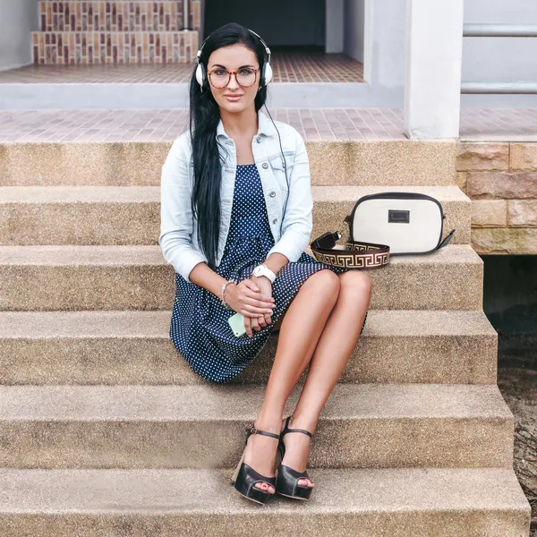Beige_And_Black_Canvas_Premium_Sling_Bag_For_Women
