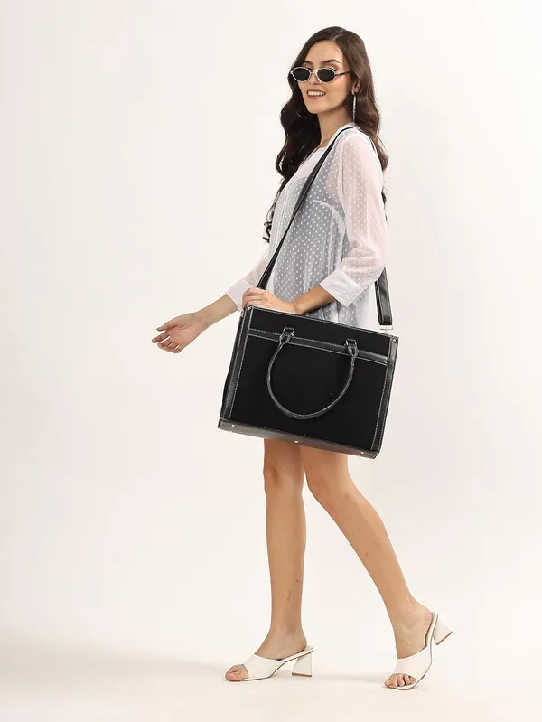 Black_Canvas_Premium_Laptop_Tote_Bag_For_Women