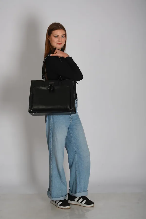 Black_Pu_Premium_Laptop_Tote_Bag_For_Women