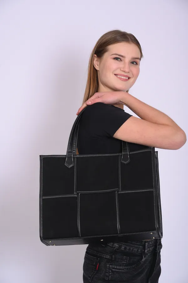 Black_Canvas_Premium_Laptop_Tote_Bag_For_Women