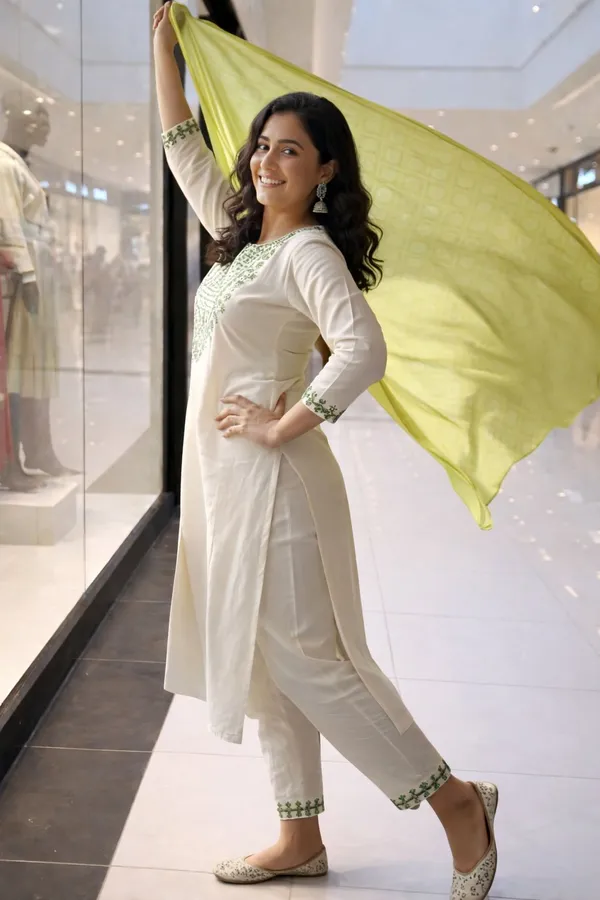 Drishti_Fashion_Embroidered_Kurta,_Salwar_&_Dupatta_Set_()